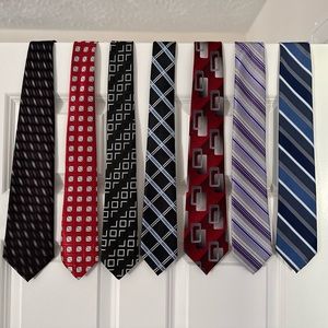 19 men’s ties. Several brands. Excellent condition.